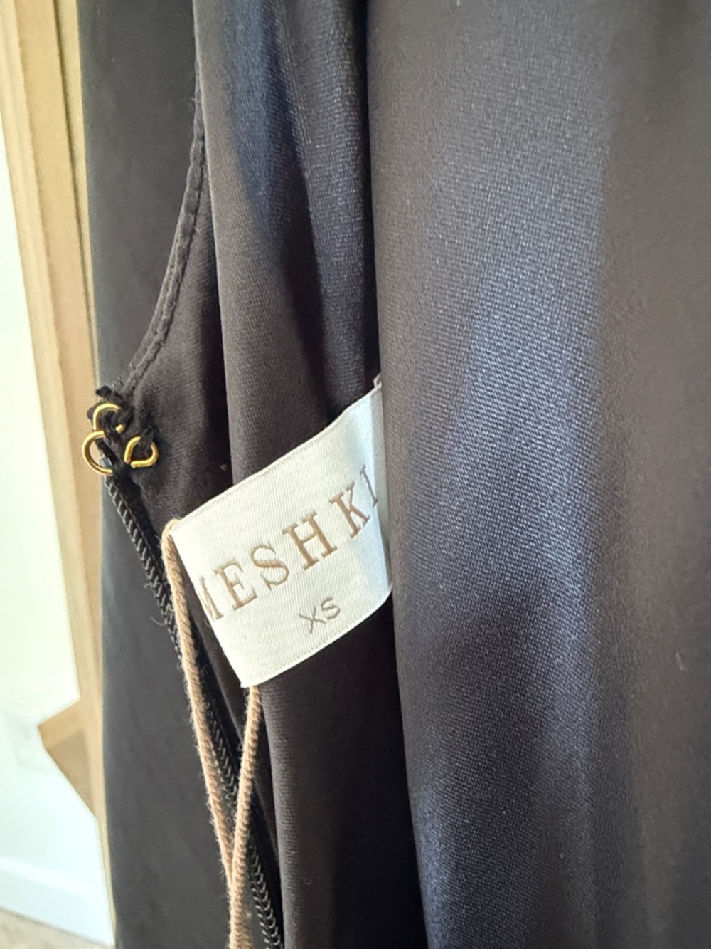 MESHKI key hole black satin dress - Picture 4 of 8